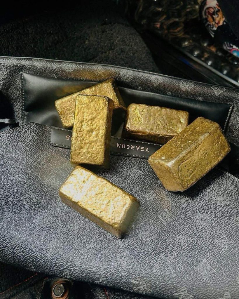 Gold sellers in Kenya.